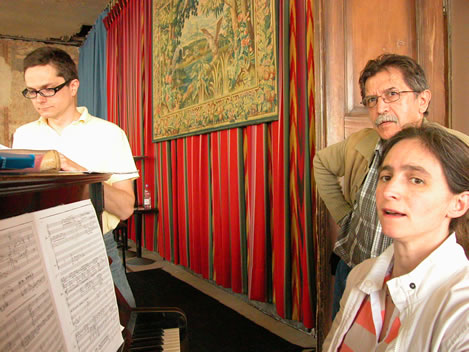 Sophie Marest, Gérard Garcin et Jean-Philippe Wurtz durant les répétitions. Photo : F. Hauwelle