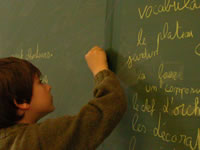 Travail en classe avec Annie Tasset. Photo : F. Hauwelle