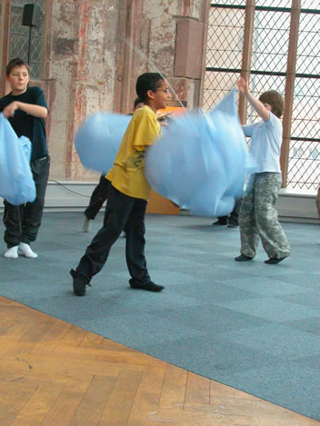 La danse aux sacs. Photo : F. Hauwelle