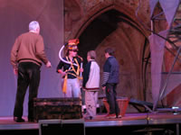 Les enfants sur scène avec Jacques Bona et Sophie Tschiember. Photo : F. Hauwelle