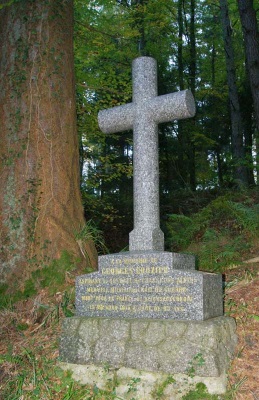 Croix en granit de l'aspirant Georges Crozier (C8). 