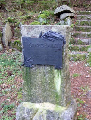 Le cimetière Germania (C18). La stèle du soldat Charles Banzet.  