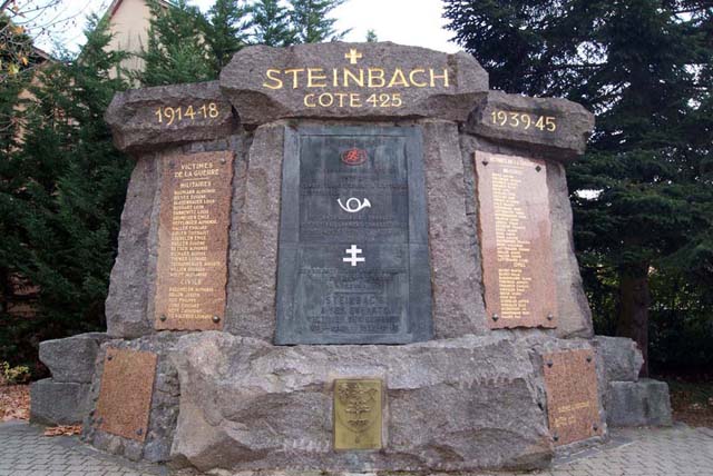 Steinbach : le monument aux morts du village.