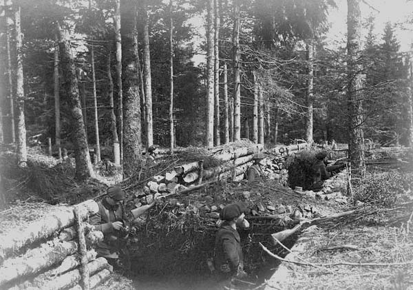 Tranchée de Chasseurs Alpins au col du Bonhomme. Juillet 1915.