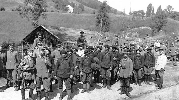 Chasseurs Alpins faits prisonniers au col du Calvaire. Juin 1915. 