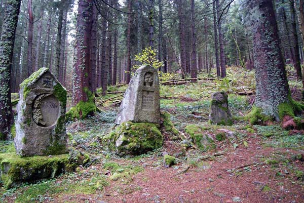 Tombes du cimetière allemand du Rabenbühl. 