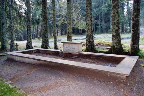 Le cimetière français Duchesne. Ossuaire.