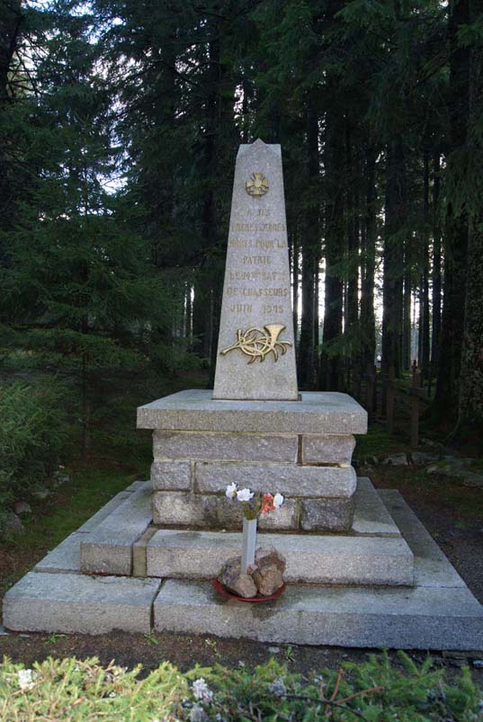 Le cimetière français Duchesne. Monument commémoratif.