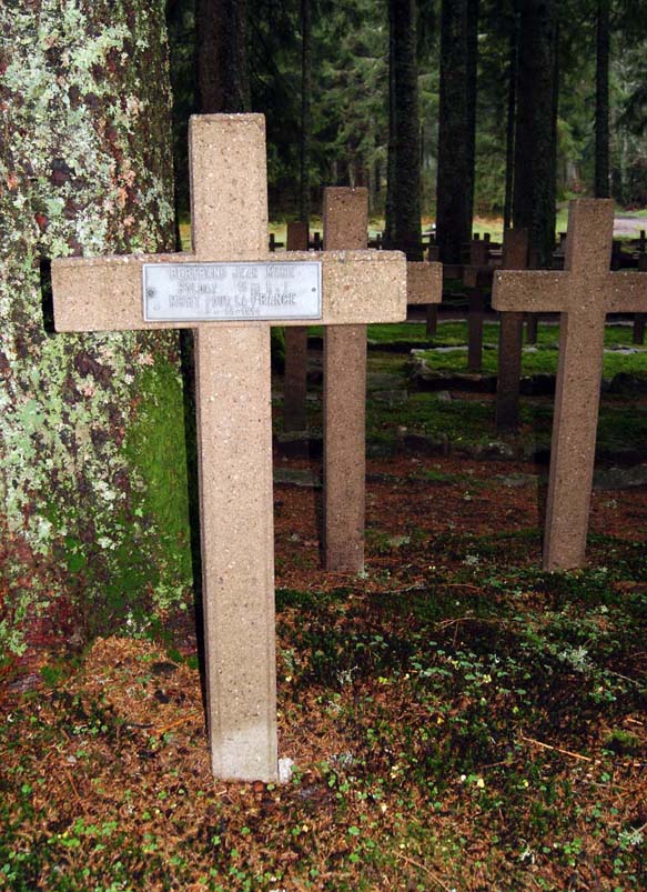 Le cimetière français Duchesne. Tombe d'un Chasseur du 215è R.I. tué le 2 décembre 1914.