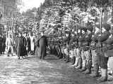 Le généralissime Joffre passe en revue les Chasseurs Alpins au col du Bonhomme, décembre 1915.