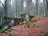 Le cimetière désaffecté Kahm sur la route étang du Devin. 