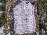 Le cimetière désaffecté Kahm sur la route étang du Devin. Plaque tombale réunissant quatre soldats tués.