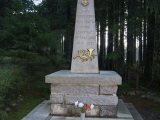 Le cimetière français Duchesne. Monument commémoratif.