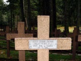 Le cimetière français Duchesne. Tombe d'un Chasseur du 14è B.C.A. tué à la Tête des Faux le 25 février 1915. 