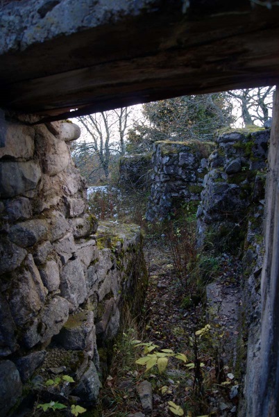 Tranchée principale menant au bastion depuis la pente tenue par les Allemands.