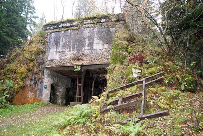 La gare d'arrivée du téléphérique en contrebas du Rabenfels.