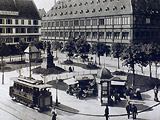 Nouveaux moyens de transport : tramway place Gutenberg à Strasbourg