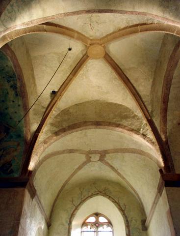 Chapelle Sainte-Marguerite : croisée du ogives et bras sud du transept 