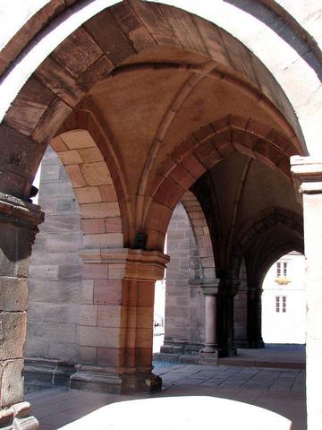 Église Saint-Léger : porche - vu depuis l’arcade latérale sud