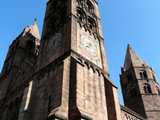 Église Saint-Léger : tour de croisée octogonale et tours de façade surmontant le porche