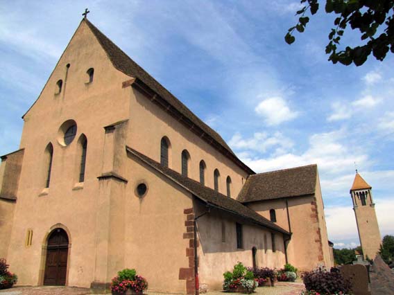 Eglise Saint-Trophime : façade ouest et face sud de l'église.