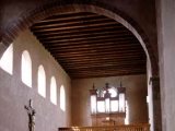 Eglise Saint-Trophime : vue depuis le chœur sur la nef charpentée.