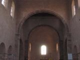 Eglise Saint-Trophime : vue sur la nef, le chœur et la croisée du transept avec ses deux arcs diaphragmes.