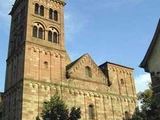 La collégiale Saint-Michel-et-Saint-Gangolphe : La façade occidentale. 