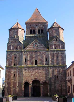 L'église abbatiale Saint-Etienne de Marmoutier : la façade occidentale. 