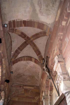 L'église abbatiale Saint-Etienne de Marmoutier : intérieur et voûte du porche. 