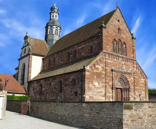 Altorf : l’église Saint-Cyriaque.Nef,bas-côtés et fraçade romans.