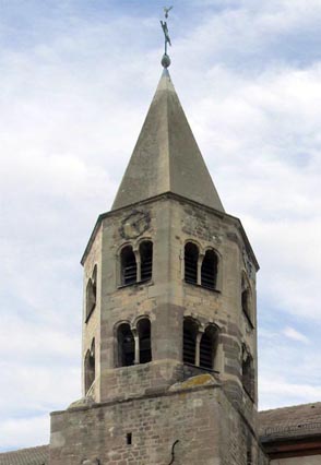 Gundolsheim : clocher de l’église Sainte-Agathe. XIè siècle.