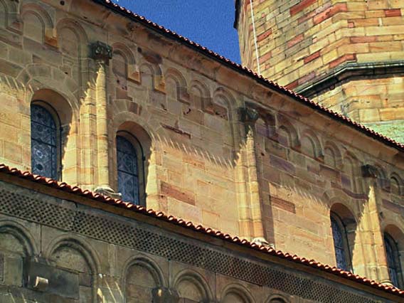 Eglise Saints-Pierre-et-Paul de Rosheim : la partie supérieure de la façade.