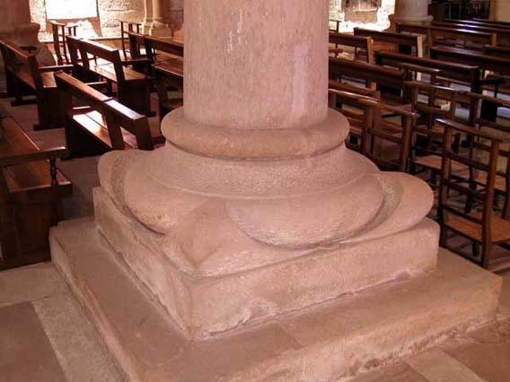 Eglise Saints-Pierre-et-Paul de Rosheim : colonne du bas-côté sud, détail. 