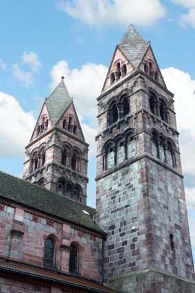 Sélestat, église Sainte-Foy : les deux tours de façade. 