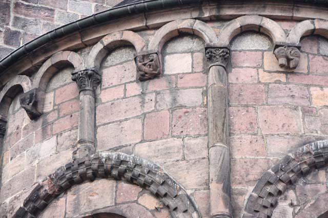 Sélestat, église Sainte-Foy : détail du décor de l’abside axiale, partie gauche. 