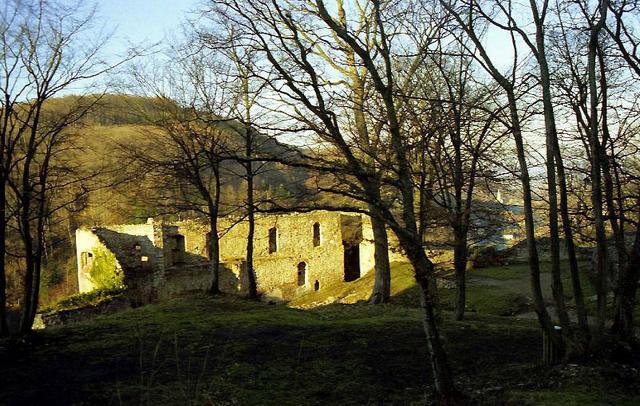 Château bas : vue sur l’intérieur de la courtine