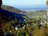 Vue sur la cluse depuis le logis du château supérieur 