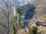 Château supérieur : courtine et porte haute