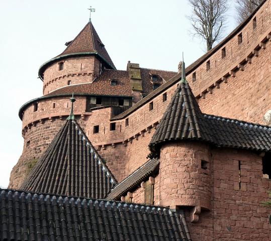 Tour sud du bastion ouest vue depuis la cour d’entrée du château