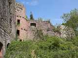 Partie gothique du château - tour d'angle ronde