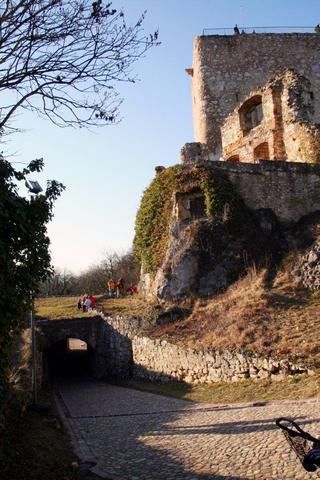 Porte d’entrée principale et chemin de défilement