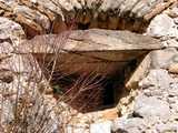 Ouverture dans le mur de la courtine