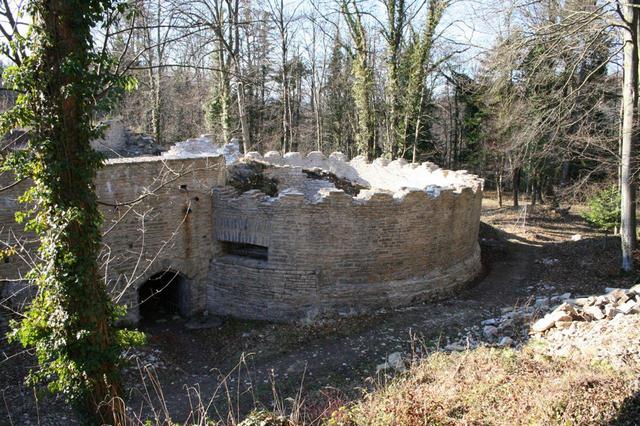 Fossé et tour-bastion nord-est