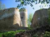 Château de Pflixbourg : entrée et donjon cylindrique.