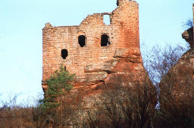 Nouveau Wasigenstein : face sud du château et faille 