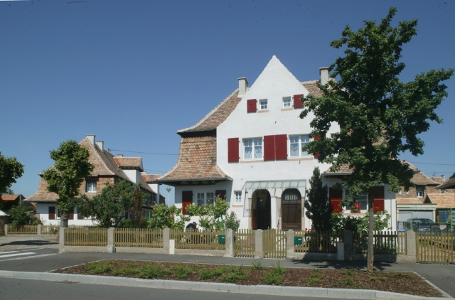 Strasbourg : cité-jardin du Stockfeld - habitation en carré