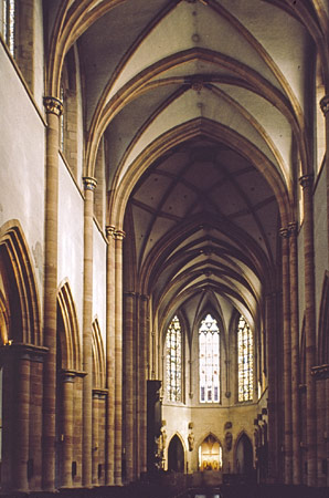 Colmar : collégiale Saint-Martin, vue de la nef vers le chœur