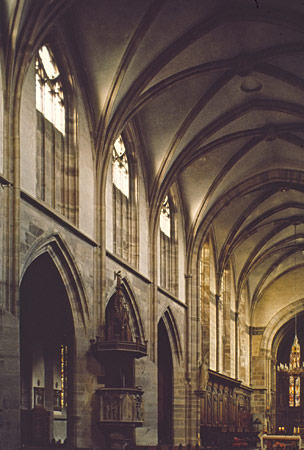 Niederhaslach : collégiale Saint-Florent, vue de la nef vers le chœur