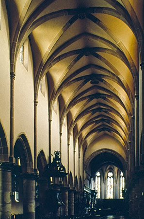 Haguenau : église saint-Nicolas, vue de la nef vers le chœur